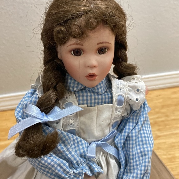 Limited edition Ashton Drake Wizard of Oz porcelain dolls. - Picture 4 of 9
